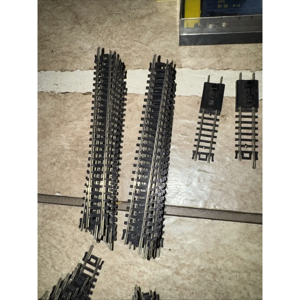 N scale model train lot Of 15 Cars 54pcs Of Track Transformer Atlas Bachmann EUC